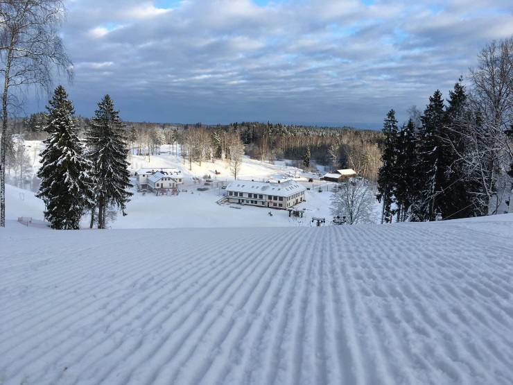 Где покататься на лыжах в Латвии - База отдыха Милзкалнс